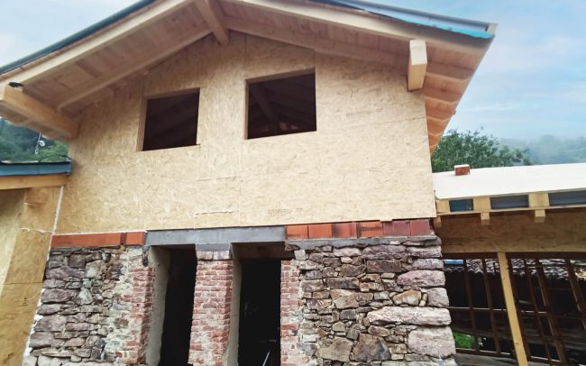 fachada piedra estructura madera Arquiectos Asturias Dolmen