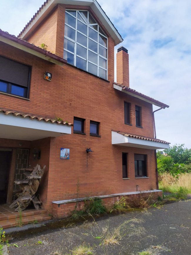 Fachada de vivienda antes de reforma Gijón