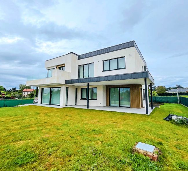 Fachada vivienda unifamiliar Camino Jazmines, Gijón, proyecto de Dolmen Arquitectos