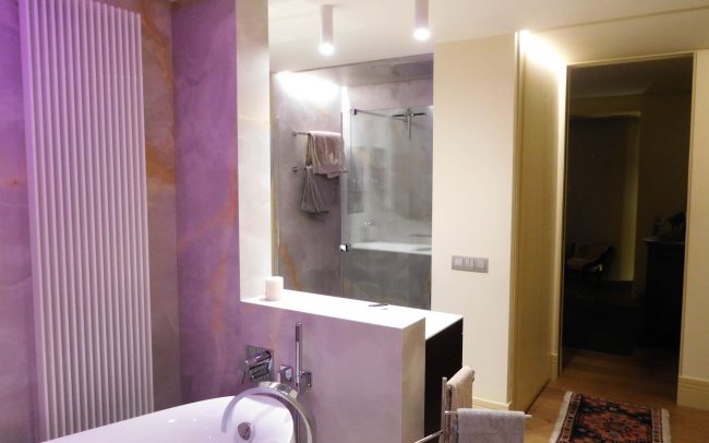 iluminación bañera baño reformado vivienda Oviedo