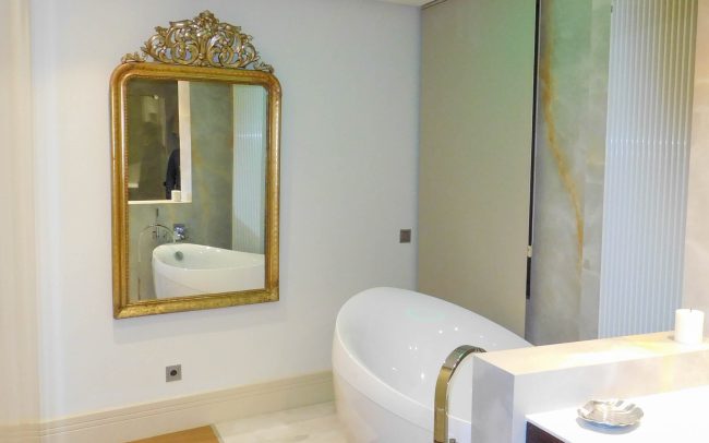 iluminación bañera piso reformado Oviedo_DolmenArquitectos