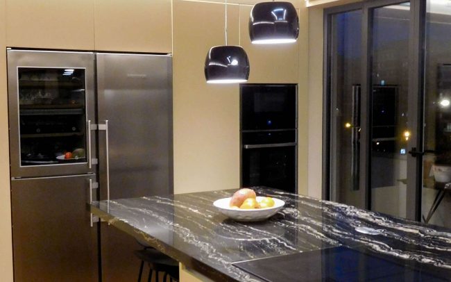 iluminación cocina moderna piso clásico reformado_Oviedo_byDolmen