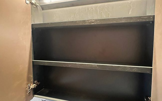 iluminación inteior armario espejo lavabo byDolmen