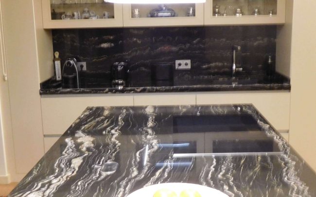 iluminación isla cocina moderna piso clásico reformado Oviedo
