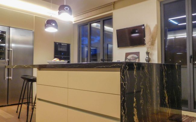 iluminación isla cocina piso reformado Oviedo