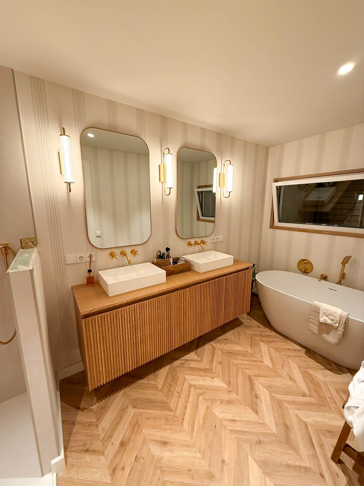 Iluminación baño - Reforma interior de piso en el centro de Gijón, proyectada por Dolmen Arquitectos