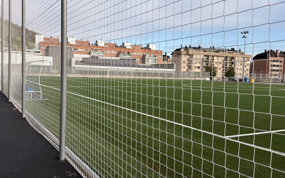 instalaciones deportivas_Campo de futbol de cesped artificial_Dolmen Arquitectos