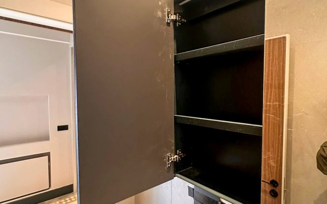 interior armario baño espejo Dolmen