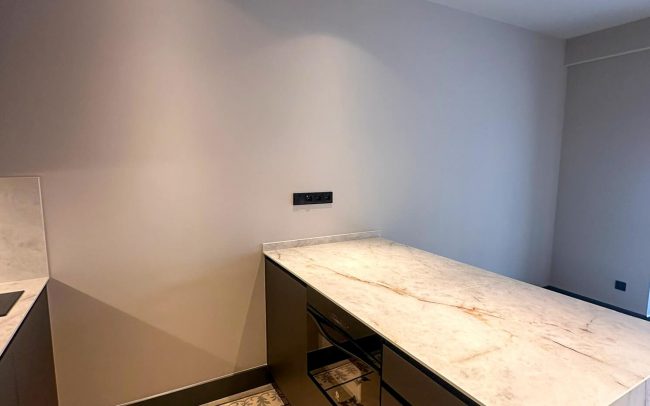 isla cocina piso reformado suelo hidráulico Dolmen