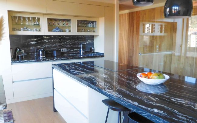 isla cocina reformada vivienda Oviedo_Dolmen.jpg