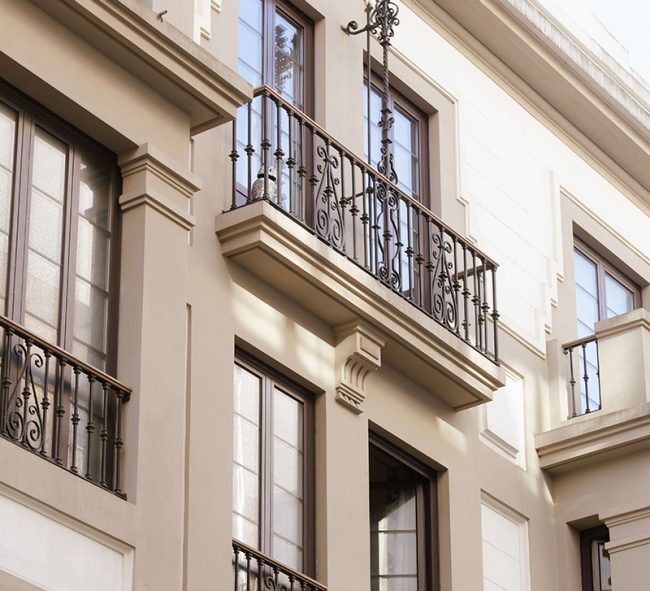 Limpieza y rehabilitacion de fachada, balcones, en edificio de Gijón.
