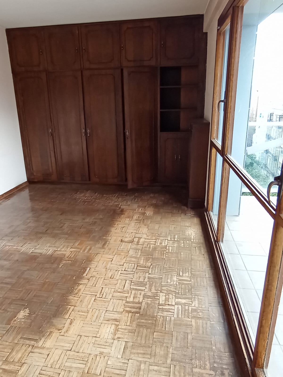 Piso en el centro de Gijón, antes de la reforma proyectada por Dolmen Arquitectos