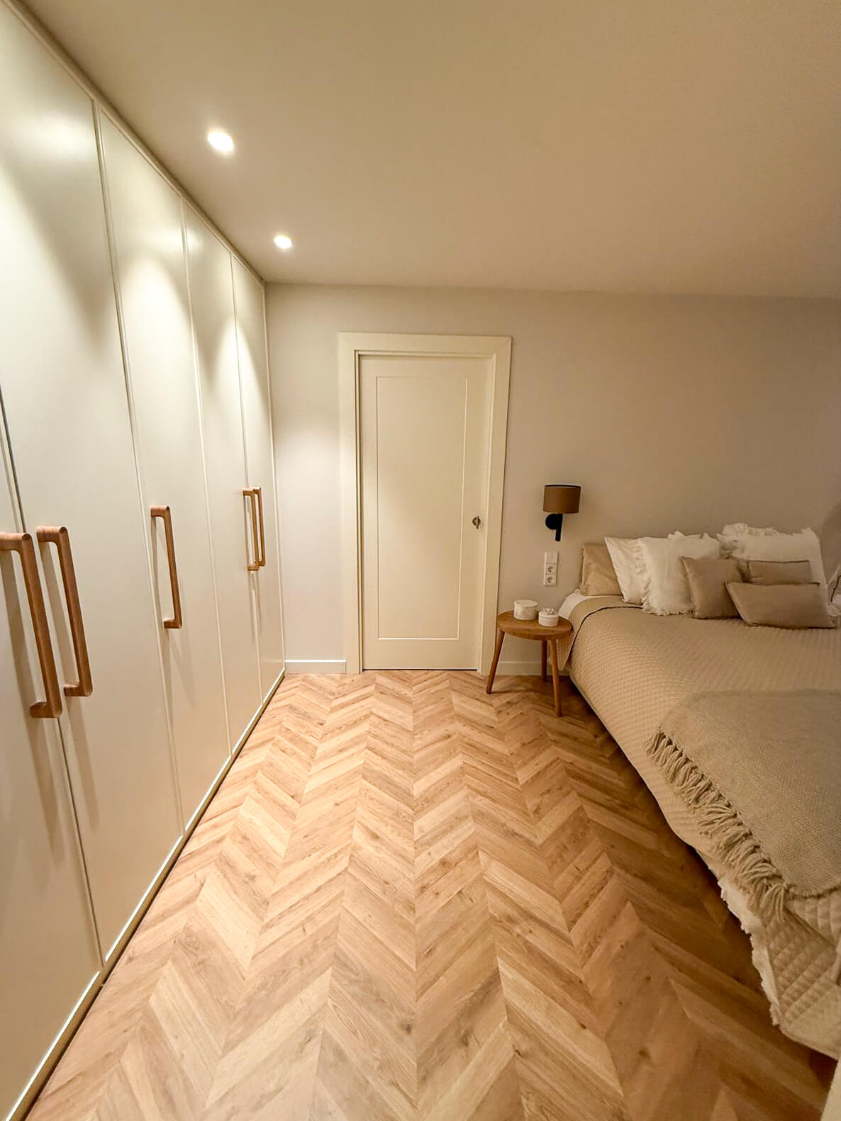 Iluminación armarios - Reforma interior de piso en el centro de Gijón, proyectada por Dolmen Arquitectos
