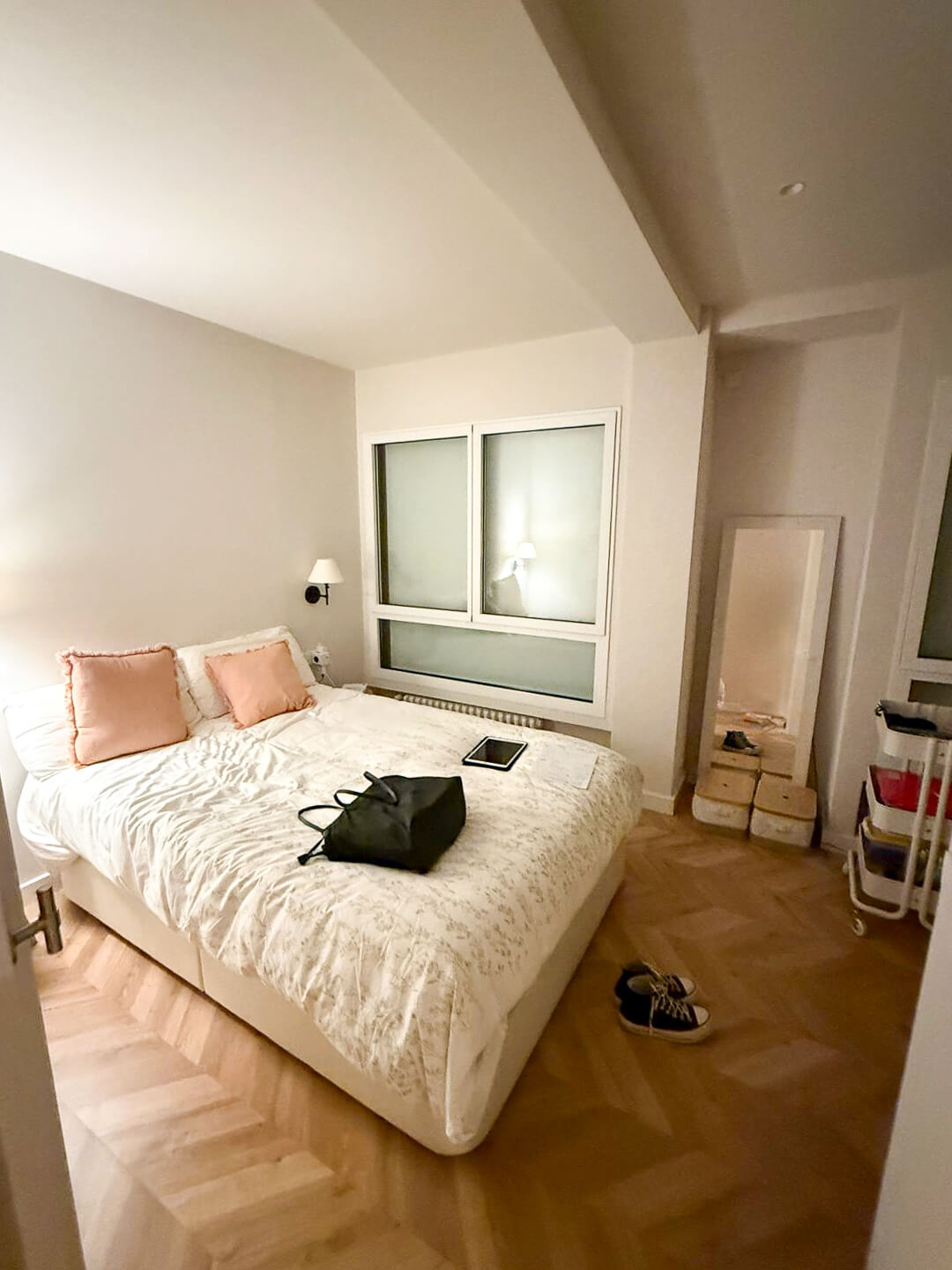 Dormitorio Reforma interior de piso en el centro de Gijón, proyectada por Dolmen Arquitectos