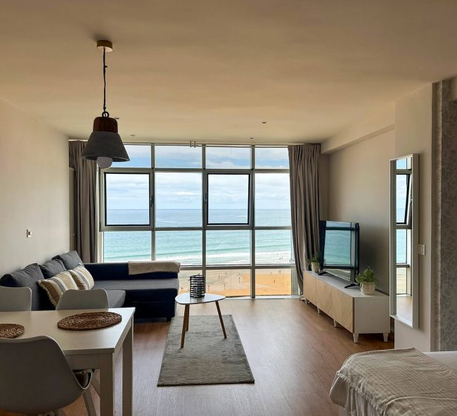 Reforma de piso en Gijón, con vistas al mar y a la playa. Dolmen Arquitectos