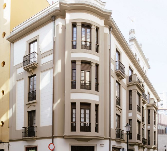 Rehabilitación de fachada de edificio de Gijón, realizada por Dolmen Arquitectos