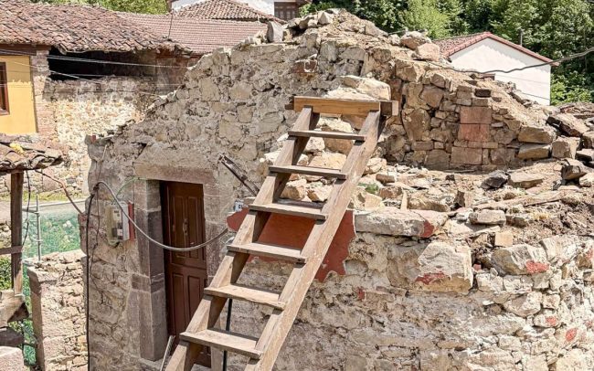 rehabilitación integral casa tradicional Asturias cuadra Dolmen Arquitectos