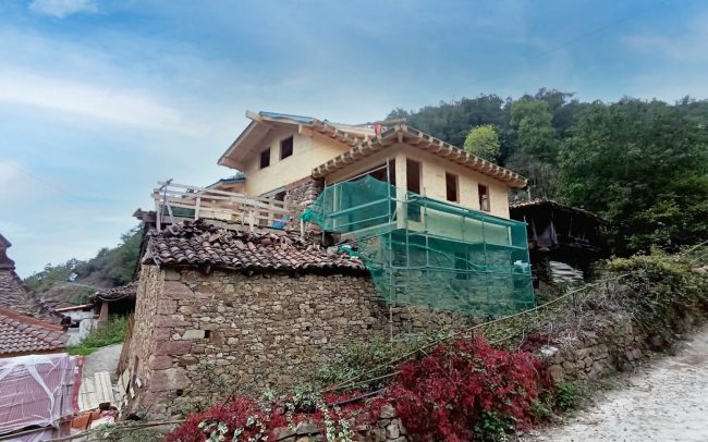 rehabilitación vivienda tradicional recrecida Asturias_Dolmen Arquitectos