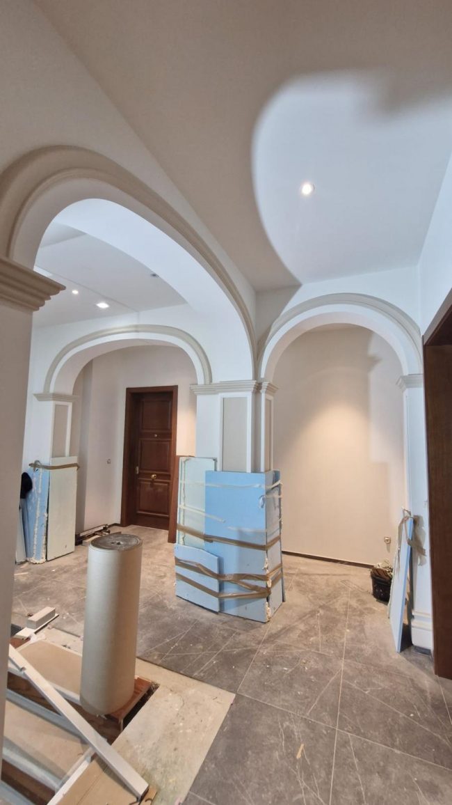 sala-noble-arcos-y-molduras-palacete-vista-alegre-restauracion