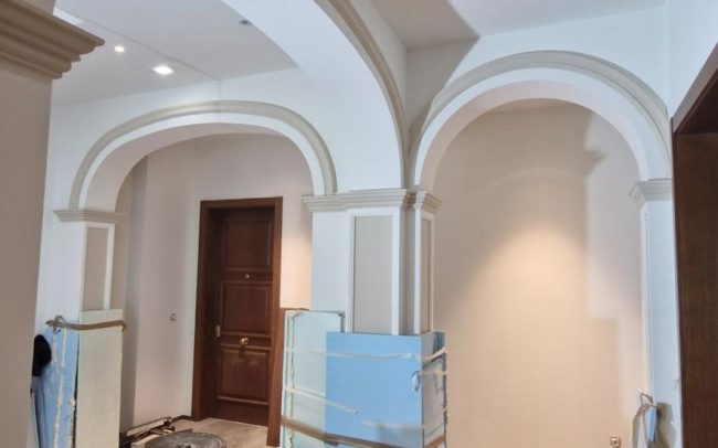 sala-noble-arcos-y-molduras-palacete-vista-alegre-restauracion