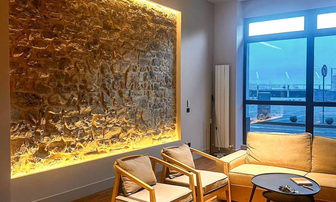 Salón de VUT accesible, por Dolmen Arquitectos