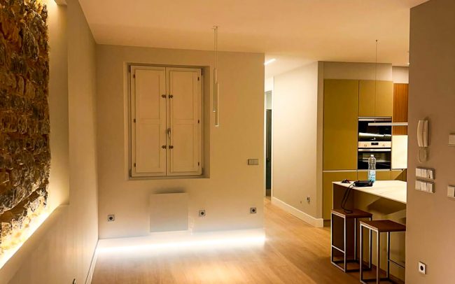 Salón comedor piso reformado Santa Doradia Gijón Dolmen
