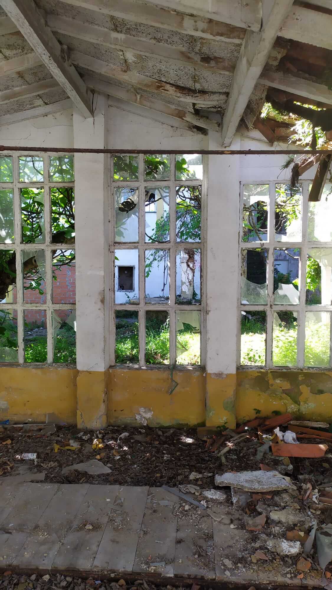 Taller de amortiguadores Carreño Villa Delfina, antes de rehabilitación por Dolmen